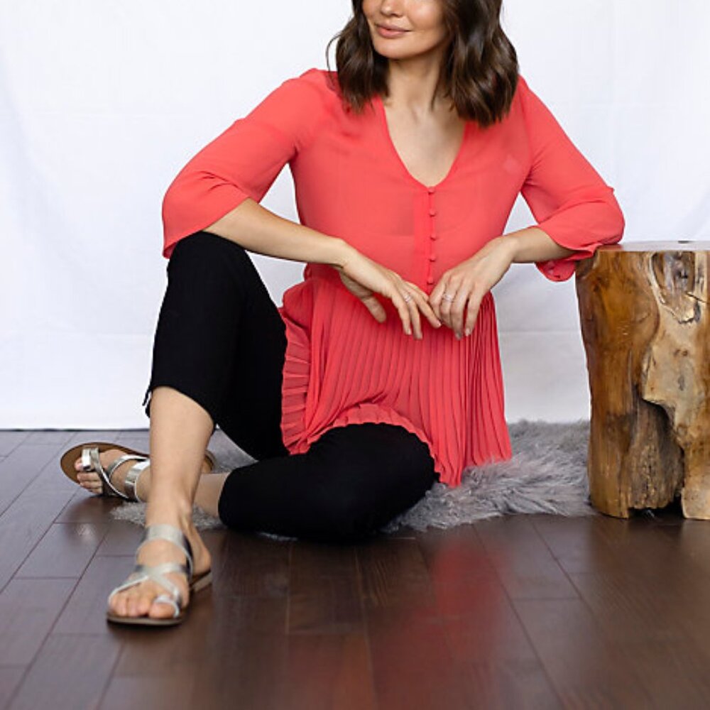 Brand new Le chateau plisse blouse - Picture 3 of 5